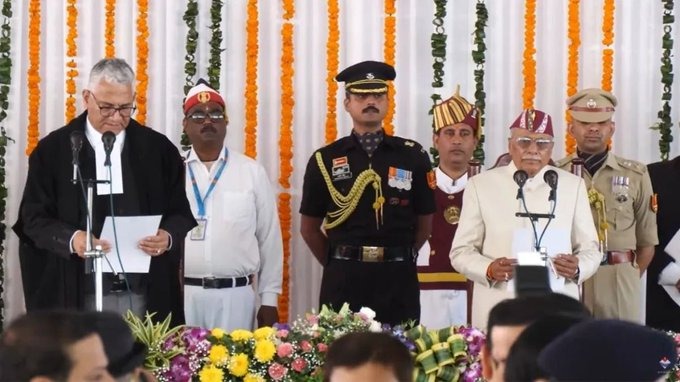 ଉତ୍ତରାଖଣ୍ଡର ନୂତନ ରାଜ୍ୟପାଳ ଭାବେ ଲୋକ ଭବନରେ ଶପଥ ନେଲେ ଢାଲ ସିଂ ବିସେନ ଉତ୍ତରାଖଣ୍ଡର ନୂତନ ରାଜ୍ୟପାଳ ଭାବେ ଲୋକ ଭବନରେ ଶପଥ ନେଲେ ଢାଲ ସିଂ ବିସେନ